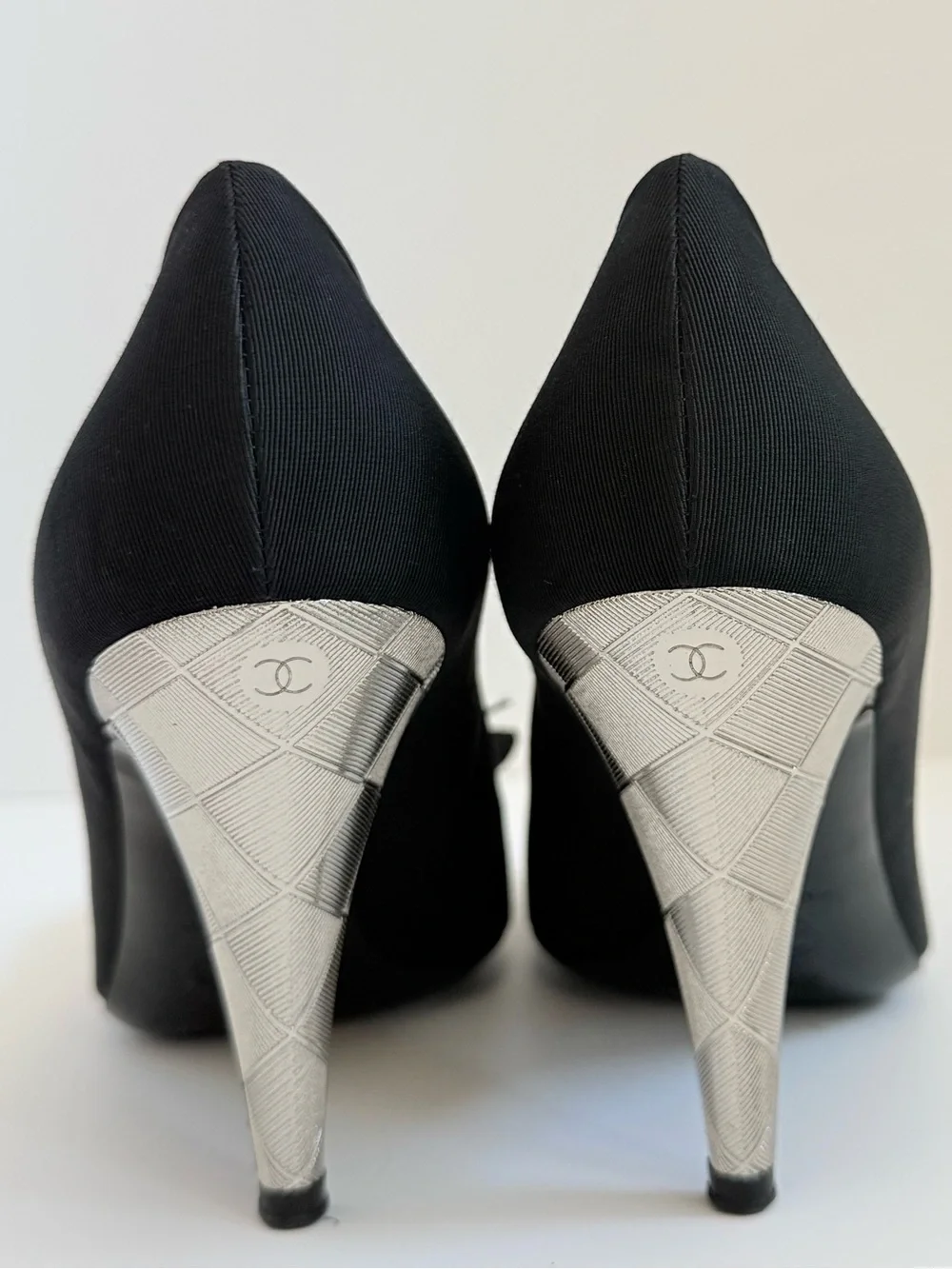 Chanel G27473 Camellia Flower Satin Pumps Silver CC Heels Karl Era EU 38